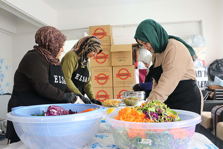 Elazığ'da Kadınlar Iftar Sofrasında Dayanışma Için Ocak Başına Geçti (1)