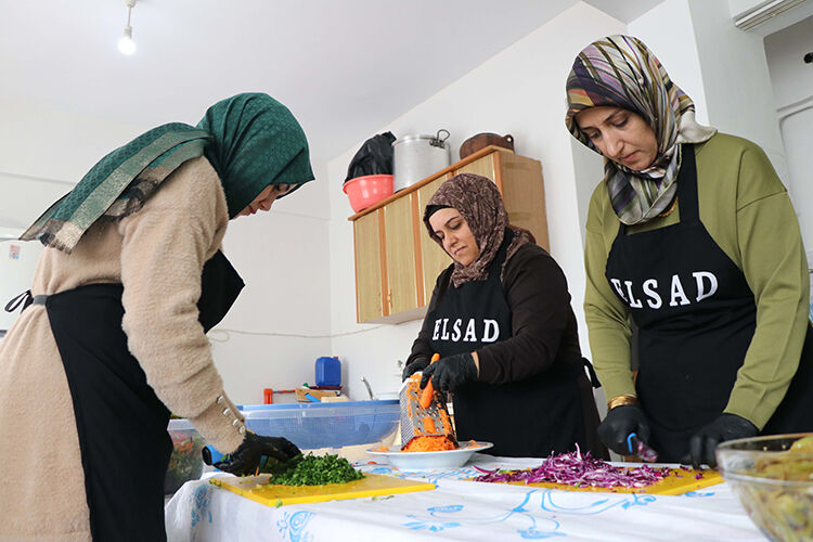 Elazığ'da Kadınlar Iftar Sofrasında Dayanışma Için Ocak Başına Geçti (2)