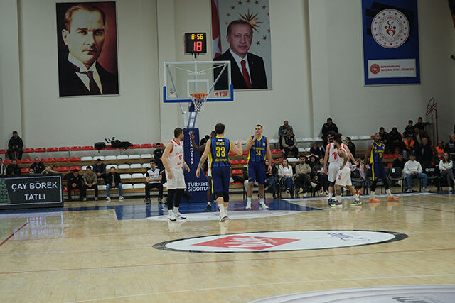 Ki̇paş İstiklalspor, 96 90 Mağlup Oldu (2)