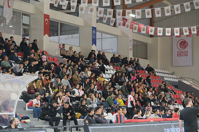 Ki̇paş İstiklalspor, 96 90 Mağlup Oldu (6)