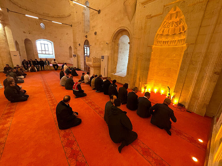 Şanlıurfa'da Depremde Hasar Alan Selahaddin Eyyubi Camisi Ibadete Açıldı0