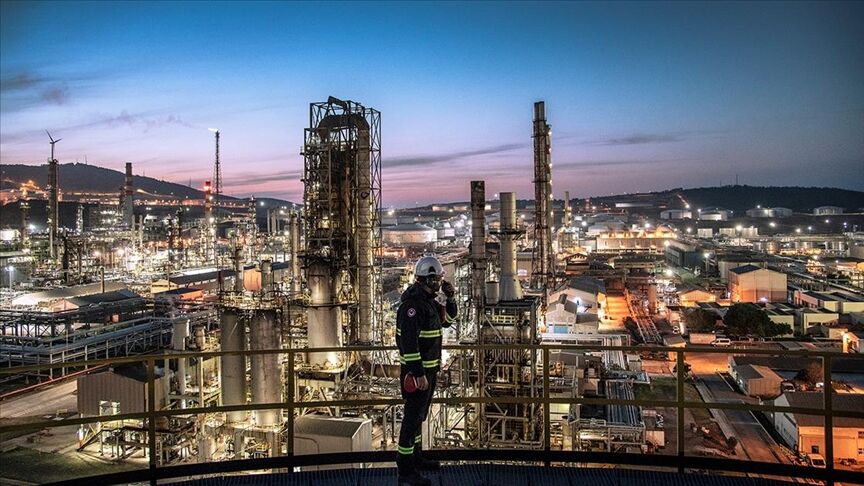 Türkiye Zorunlu Petrol Stoklarını Piyasaya Açıyor